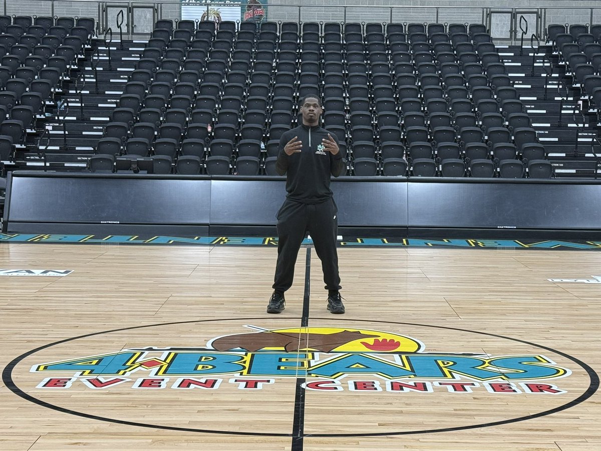 SeazonBoi's tweet photo. ❤️🔥🏀 https://t.co/P7yUGBXKGq
