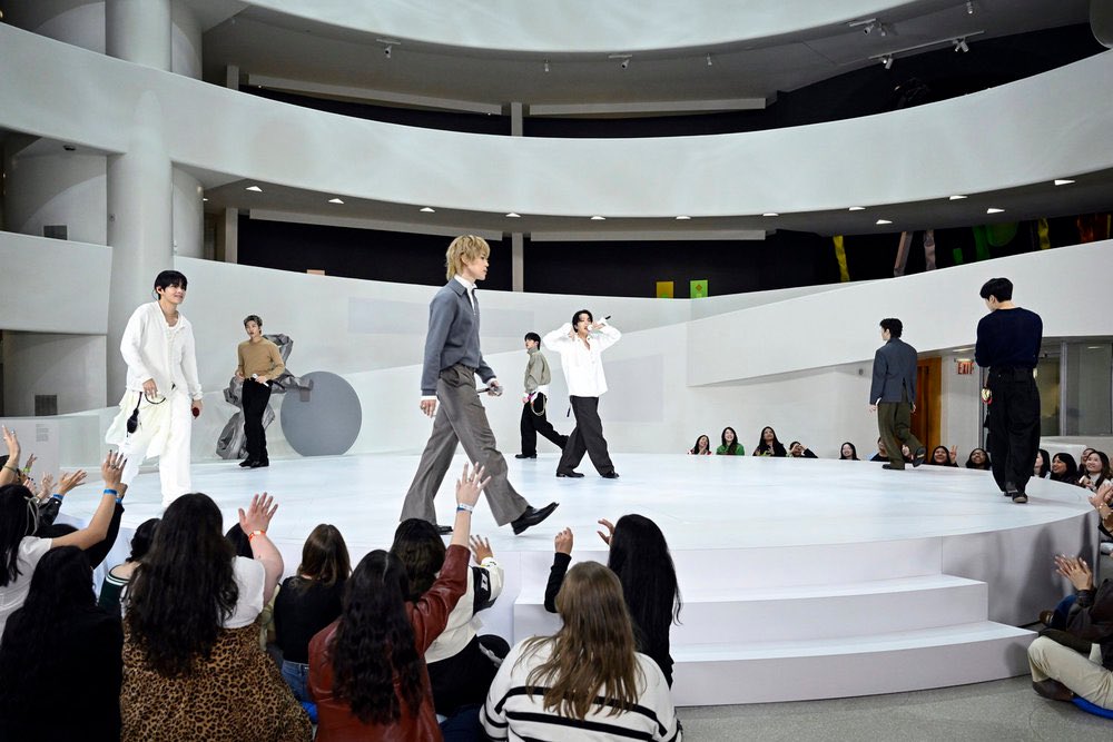 Headline Planet tweet media