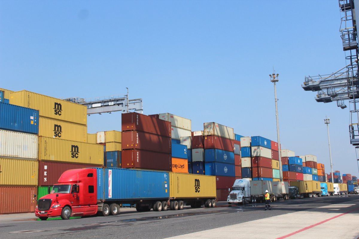 El Puerto Lázaro Cárdenas opera carga contenerizada, automotriz, granel mineral y agrícola, energética y general.
Su diversidad lo consolida como un puerto eficiente y competitivo para múltiples sectores productivos.
#Carga #Servicios