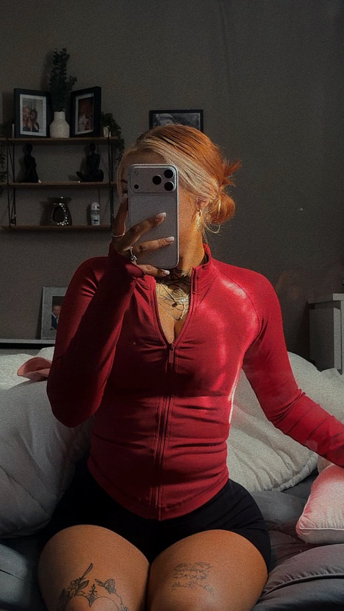 Goddess Lauren tweet media