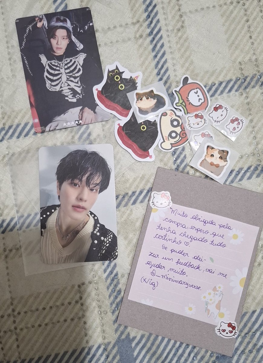 J0SHNNY's tweet photo. Feedback positivo para @_minimaryverse que me vendeu esse Seungmin de ATE. A compra foi tranquila, o envio foi rápido, o pc chegou bem embalado e os mimos tenho nem o que falar, amei! Muito obrigada 🥹❤️‍🩹 https://t.co/803UxKGVF4
