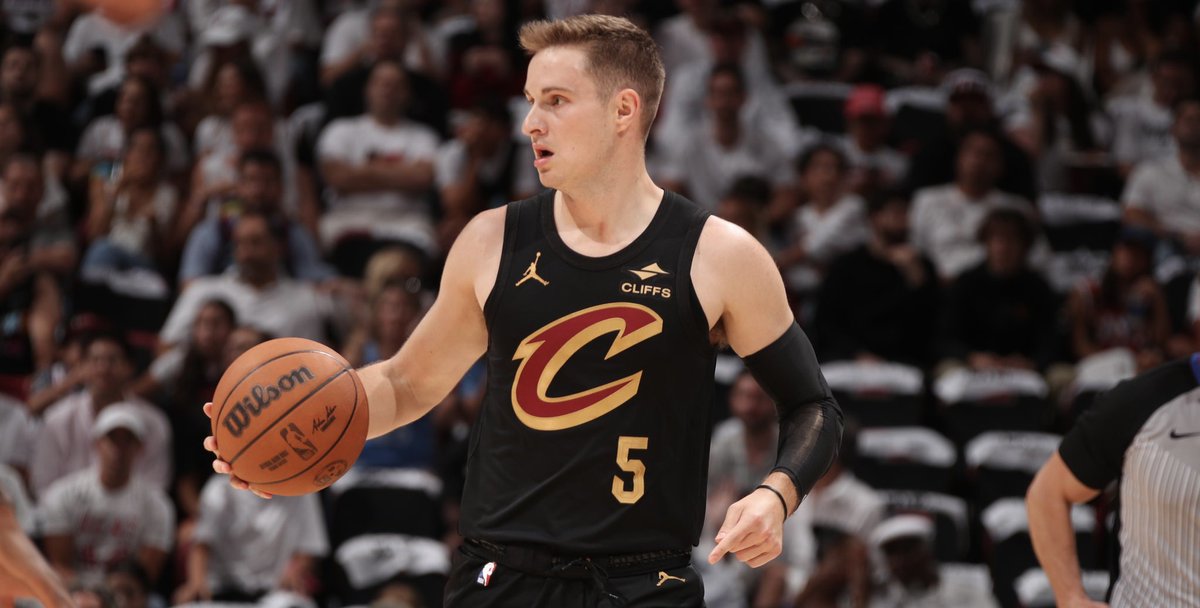 𝒃🏀 tweet media