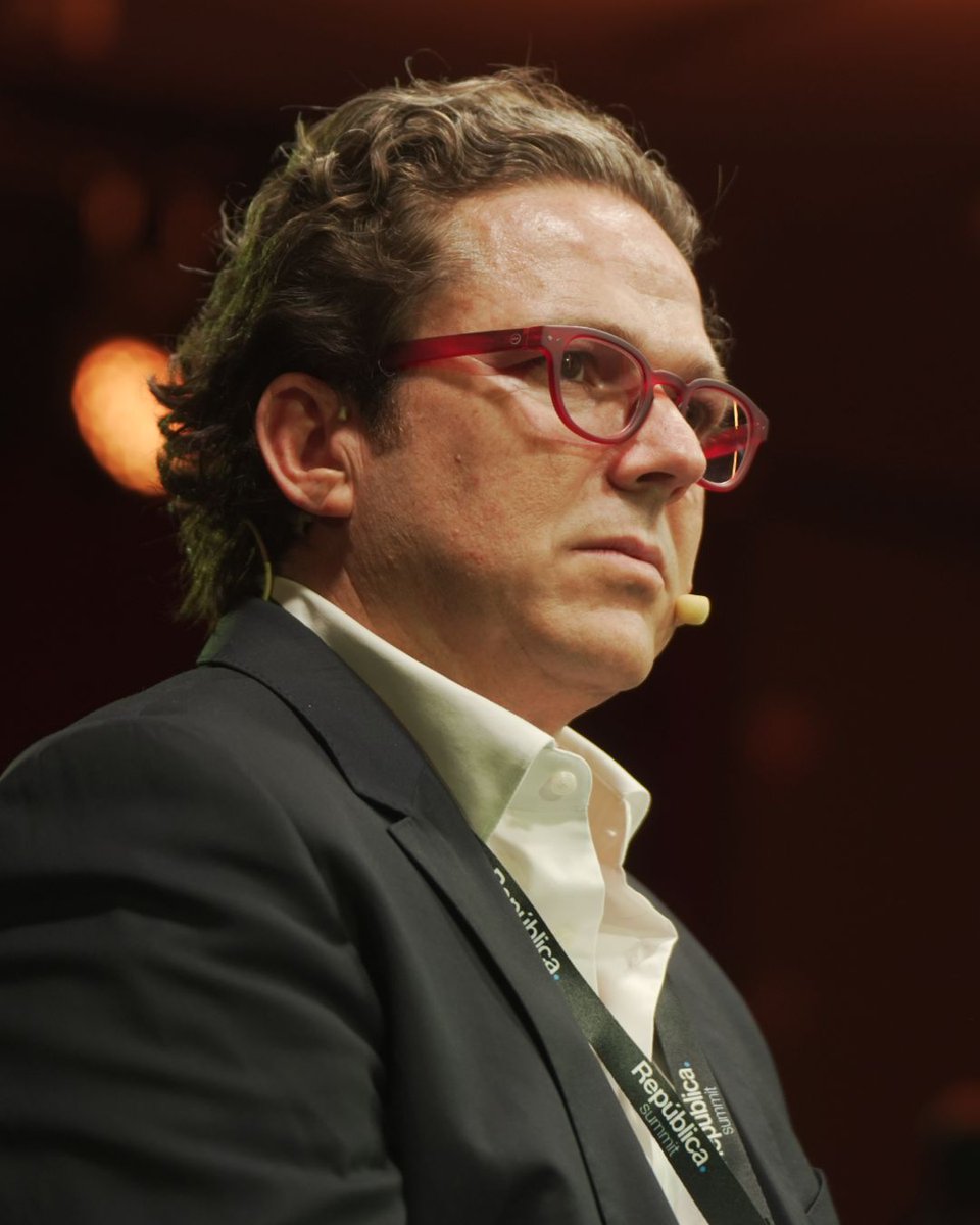 República. tweet media