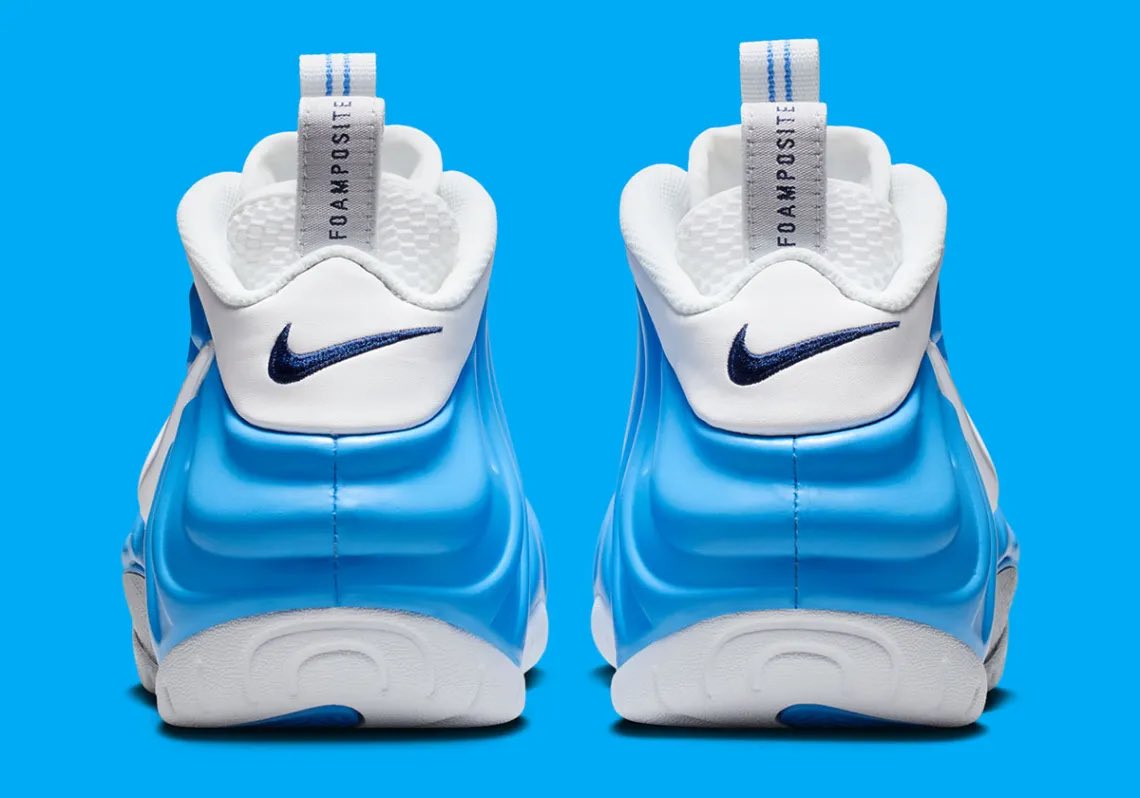 SneakerJawns's tweet photo. 23 years later… the Nike Air Foamposite Pro 'UNC' is back 👀🔥 Dropping March 27th — you ready?
🔗: https://t.co/tHYTAUXzI3
#Nike #Foamposite #UNC #SneakerDrop https://t.co/WAx6mAv0wv