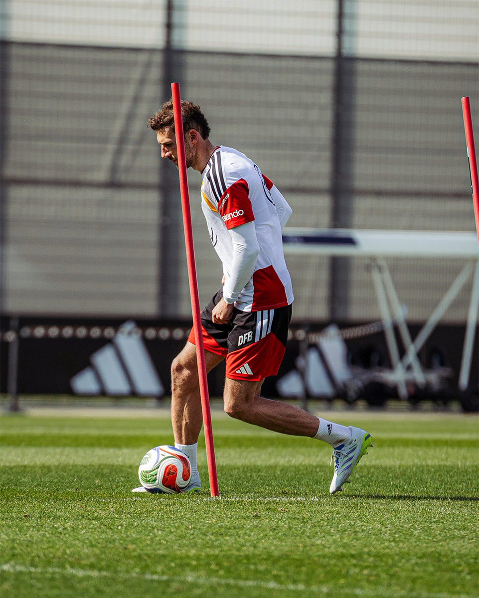 𝖬𝗂𝗍𝖼𝗁; tweet media