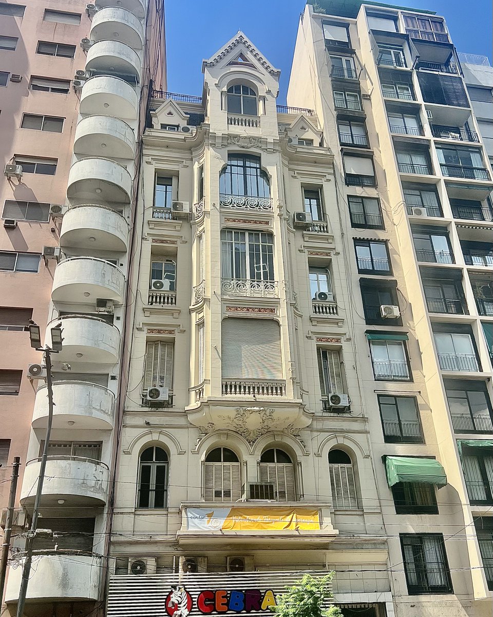 stevewright64's tweet image. Design matters. At the end of a hard day, I want to come home to the classical building in the center. I don’t want the sort of International on the right. Certainly not the balcony as trash shoot postmodern on the left. Ave Callao Buenos Aires. #streetphotography #DesignMatters