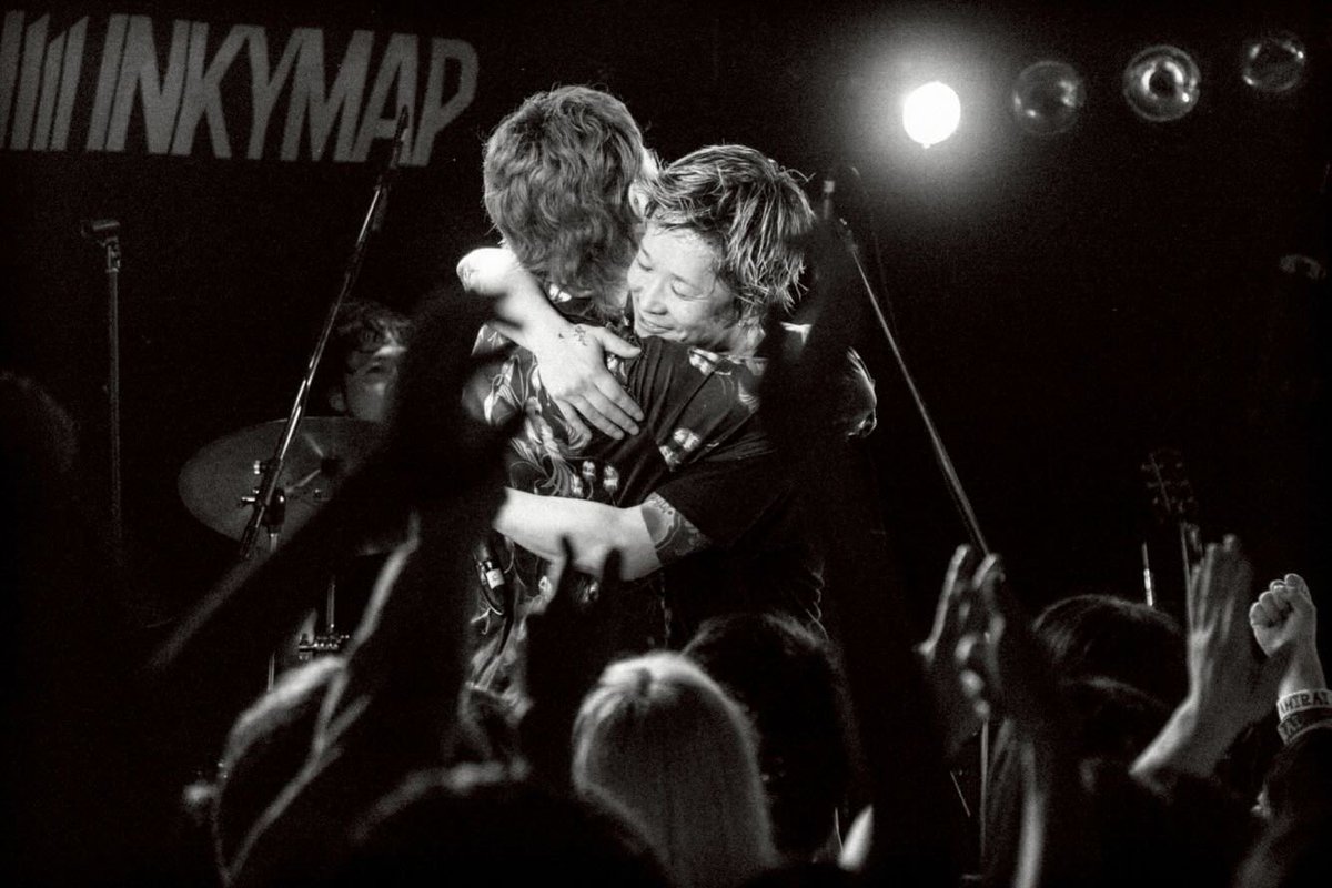 あおと tweet media