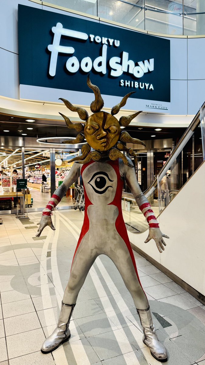 ／
📢まもなく渋谷に
　#タローマン が登場！！
＼

📍3/26(木) 10:00〜
渋谷 東急フードショー にて

#シブヤフードダンジョン タイアップ
ついに本日よりスタート！お楽しみに！

✅詳細はこちらから！
tokyu-dept.co.jp/shibuya-food-d…