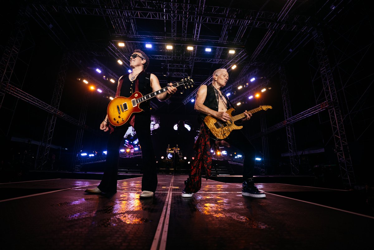 Def Leppard tweet media