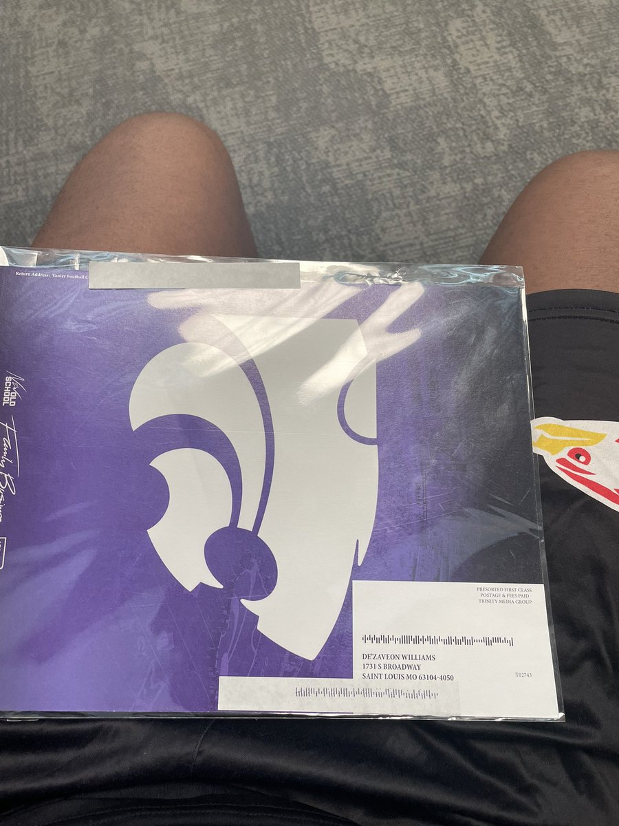 Dezaveonn25's tweet photo. Thank you @KStateFB for showing love! @Coach_Middleton See you soon! @tony_woolfolk @CoachGerdine @COACHCAM_T @JPRockMO @AllenTrieu @on3recruits @247recruiting https://t.co/zpLs8kPBwm