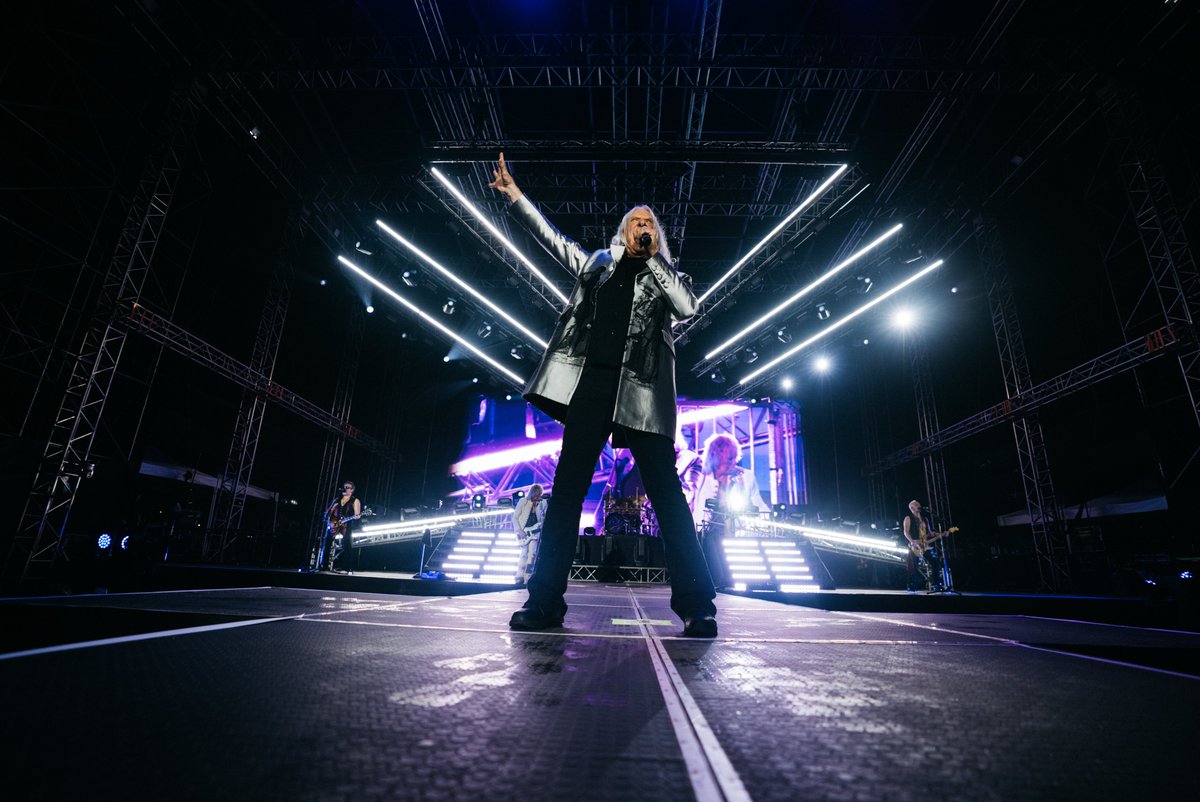 Def Leppard tweet media