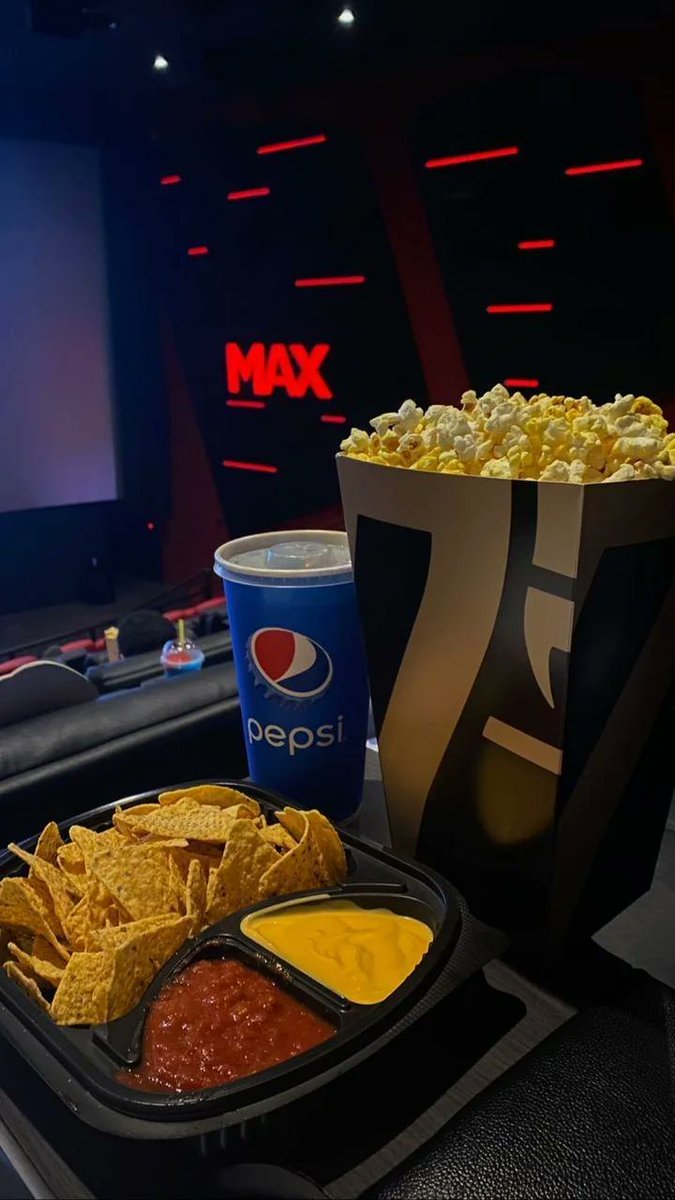 aishapoison's tweet photo. the movie hasn't even started and i'm already in debt π
#CinemaProblems #IndianGirlProblems #Relatable https://t.co/7FEuQWpsvr