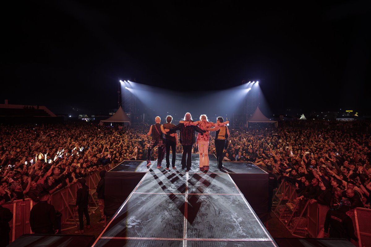 Def Leppard tweet media