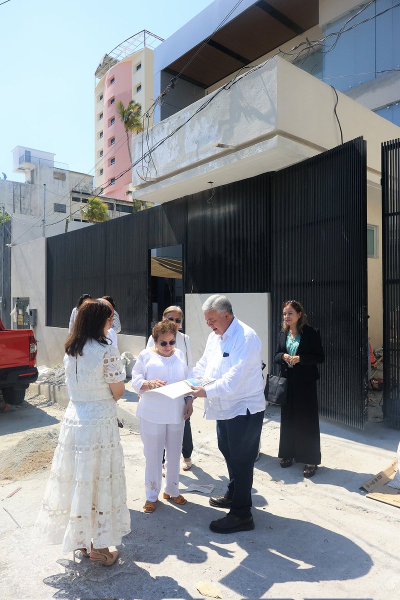 SGG_Gro's tweet photo. La encargada de despacho de la SGG, Anacleta López, acompañó a magistradas y magistrados del Tribunal de Justicia Administrativa del Estado, en un recorrido por el nuevo edificio que albergará las oficinas de este órgano jurisdiccional en la ciudad de Acapulco. https://t.co/aHDVeeidQD