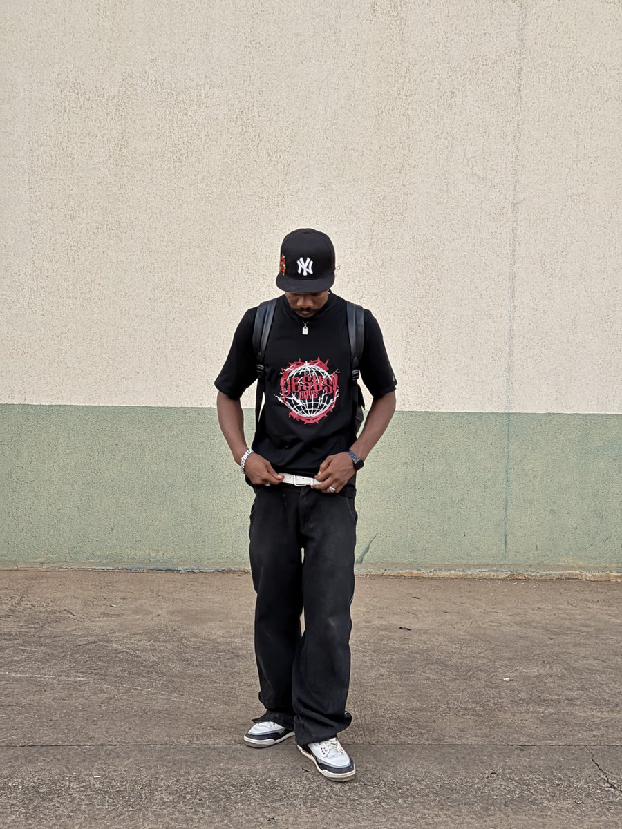 CONQUEROR 🧱 tweet media