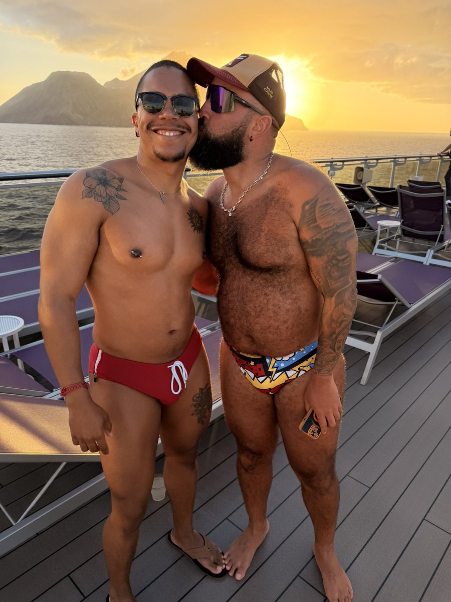 arivagram95's tweet photo. With my bear in the sunset 🥰🐻 https://t.co/kvDCN9l6NT