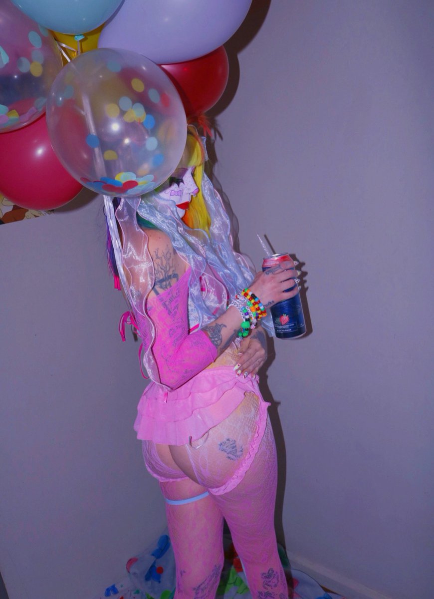 alex 🐝 tweet media