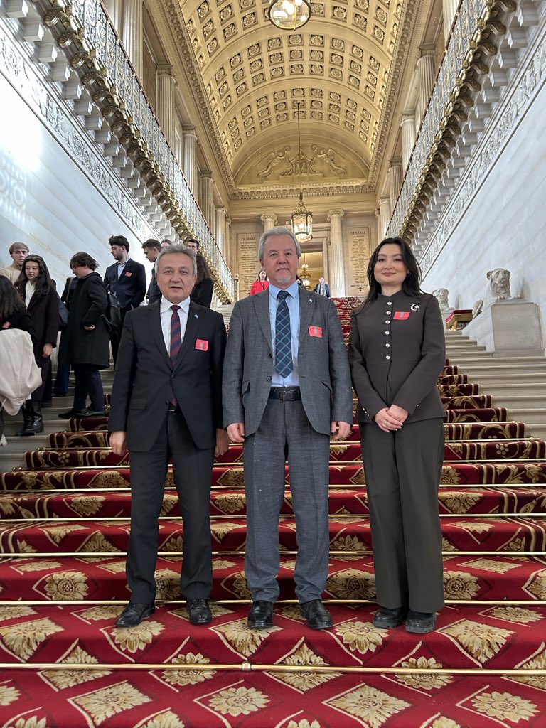 Today we had a meaningful meeting at the French Senate. Hosted by Senator <a href="/antoinetteguhl/">Antoinette Guhl 🌍</a> , it was a pleasure to engage with friends of the Uyghurs, including Senators <a href="/yjadot/">Yannick Jadot</a> Jadot and <a href="/Senateur_Salmon/">Daniel Salmon</a> 
It was also an honor to present the French edition of my book to Sen.Guhl.