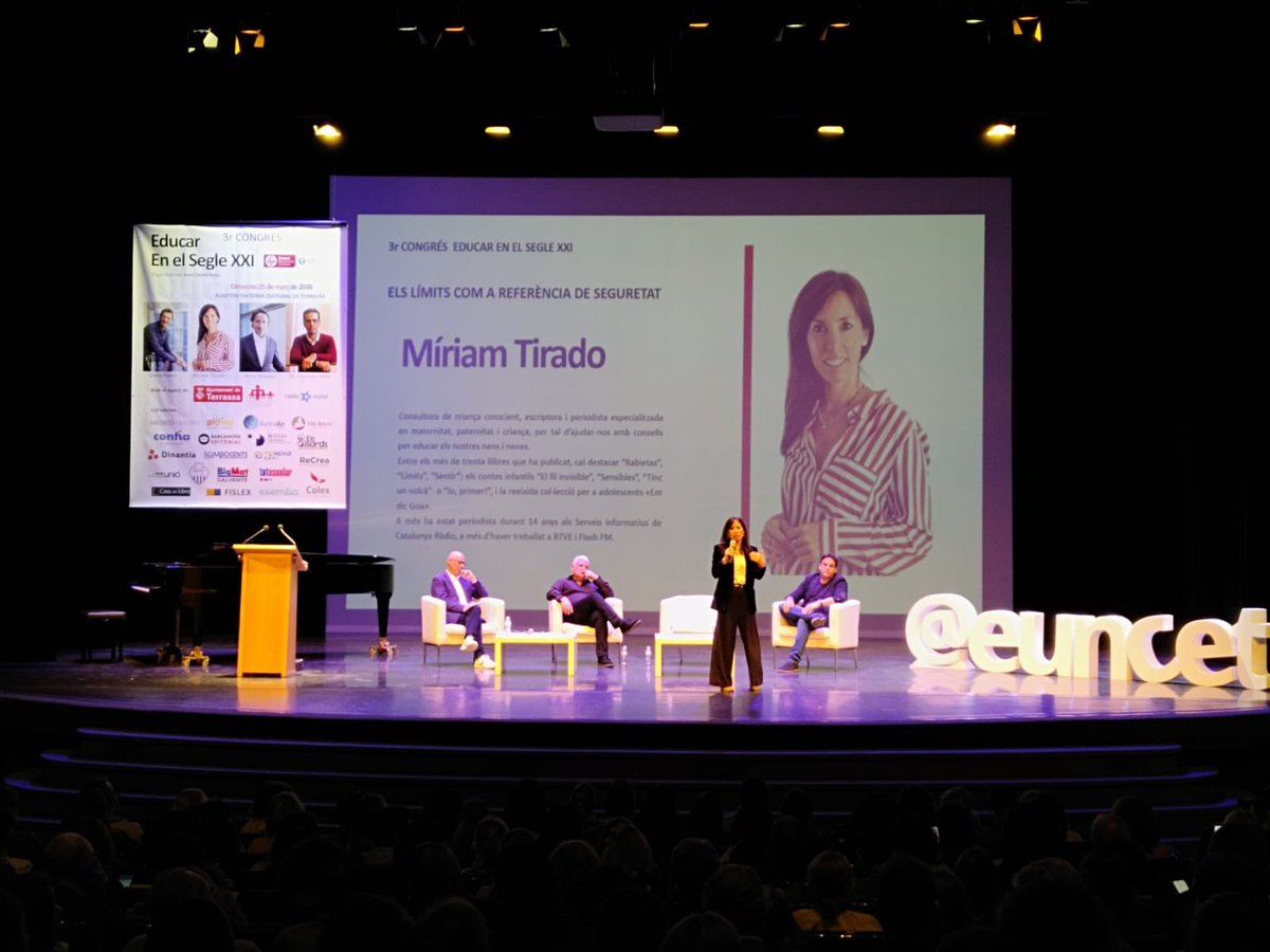 FernandoBoillos's tweet photo. Todavía procesando lo vivido en el Congreso Educar en el Siglo XXI. 📚✨
Un honor compartir escenario y reflexiones con grandes referentes como @miriamtirado, @davidbueno, @vkuppers, #FranciscoVillar, @aburgaya y @joancarlesfolia 
¡Reimaginando el futuro de la educación! https://t.co/KJ1ehHBFEP