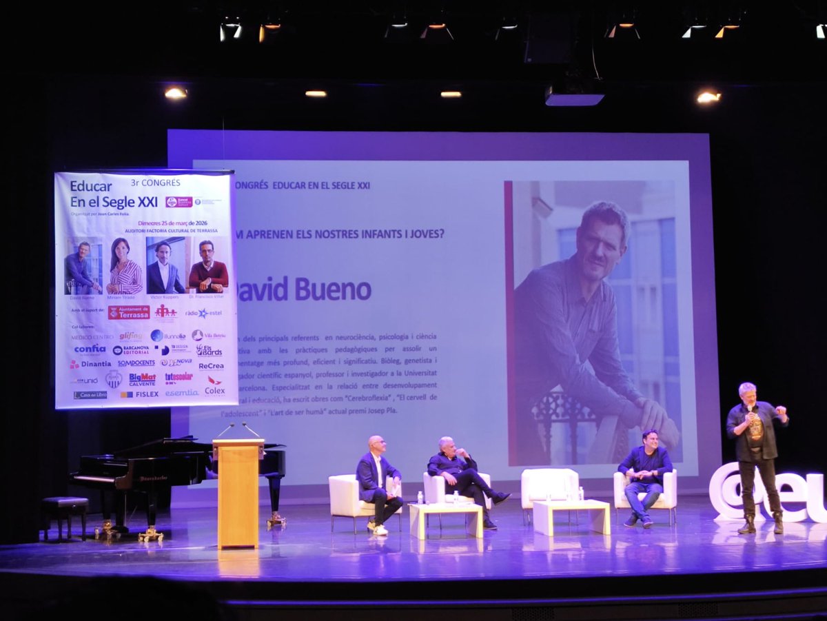 FernandoBoillos's tweet photo. Todavía procesando lo vivido en el Congreso Educar en el Siglo XXI. 📚✨
Un honor compartir escenario y reflexiones con grandes referentes como @miriamtirado, @davidbueno, @vkuppers, #FranciscoVillar, @aburgaya y @joancarlesfolia 
¡Reimaginando el futuro de la educación! https://t.co/KJ1ehHBFEP
