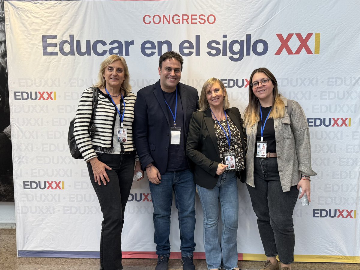 FernandoBoillos's tweet photo. Todavía procesando lo vivido en el Congreso Educar en el Siglo XXI. 📚✨
Un honor compartir escenario y reflexiones con grandes referentes como @miriamtirado, @davidbueno, @vkuppers, #FranciscoVillar, @aburgaya y @joancarlesfolia 
¡Reimaginando el futuro de la educación! https://t.co/KJ1ehHBFEP
