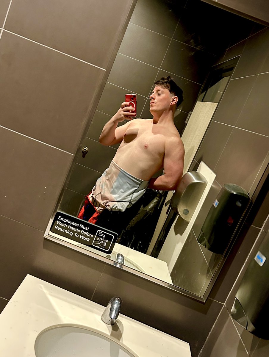 Thomas Sanders tweet media