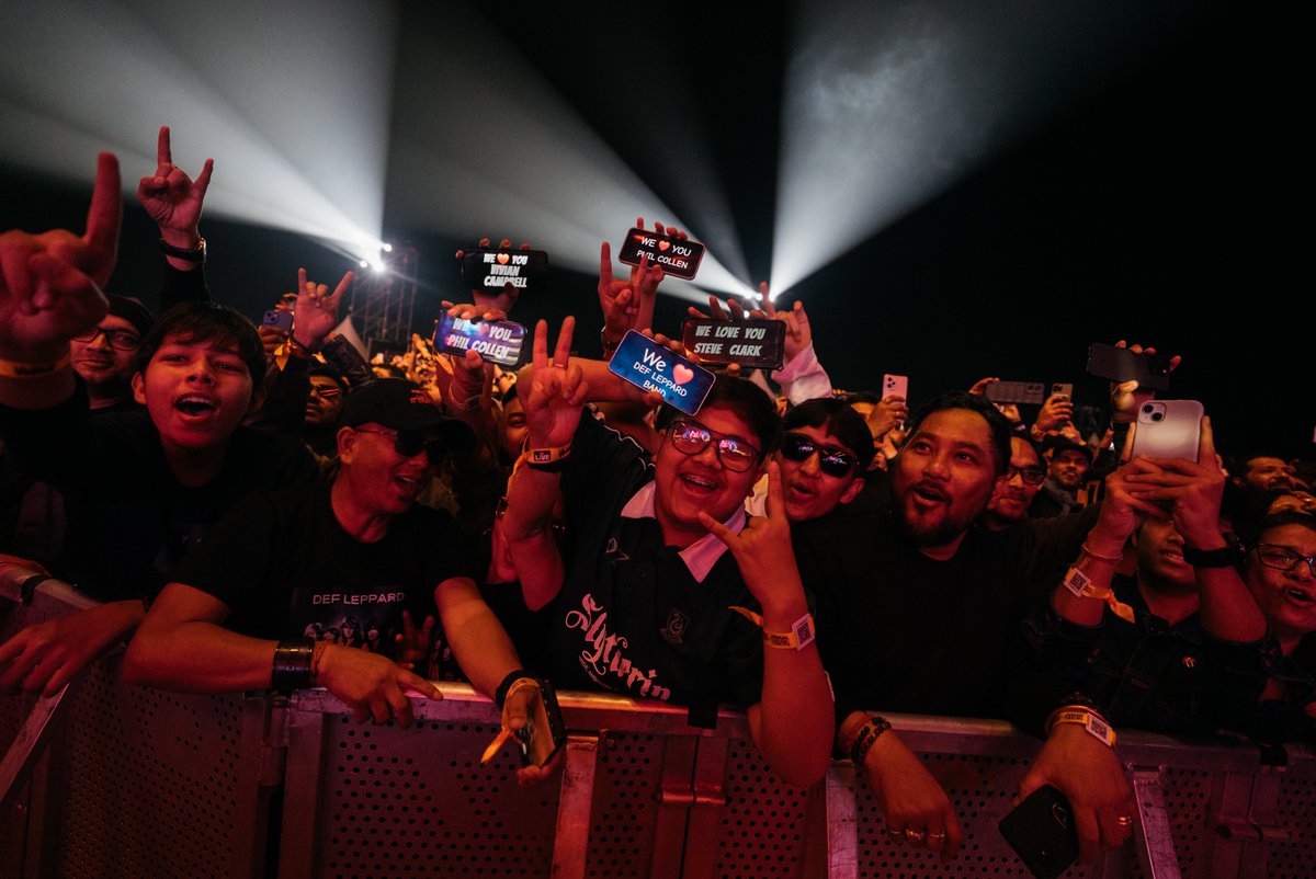 Def Leppard tweet media