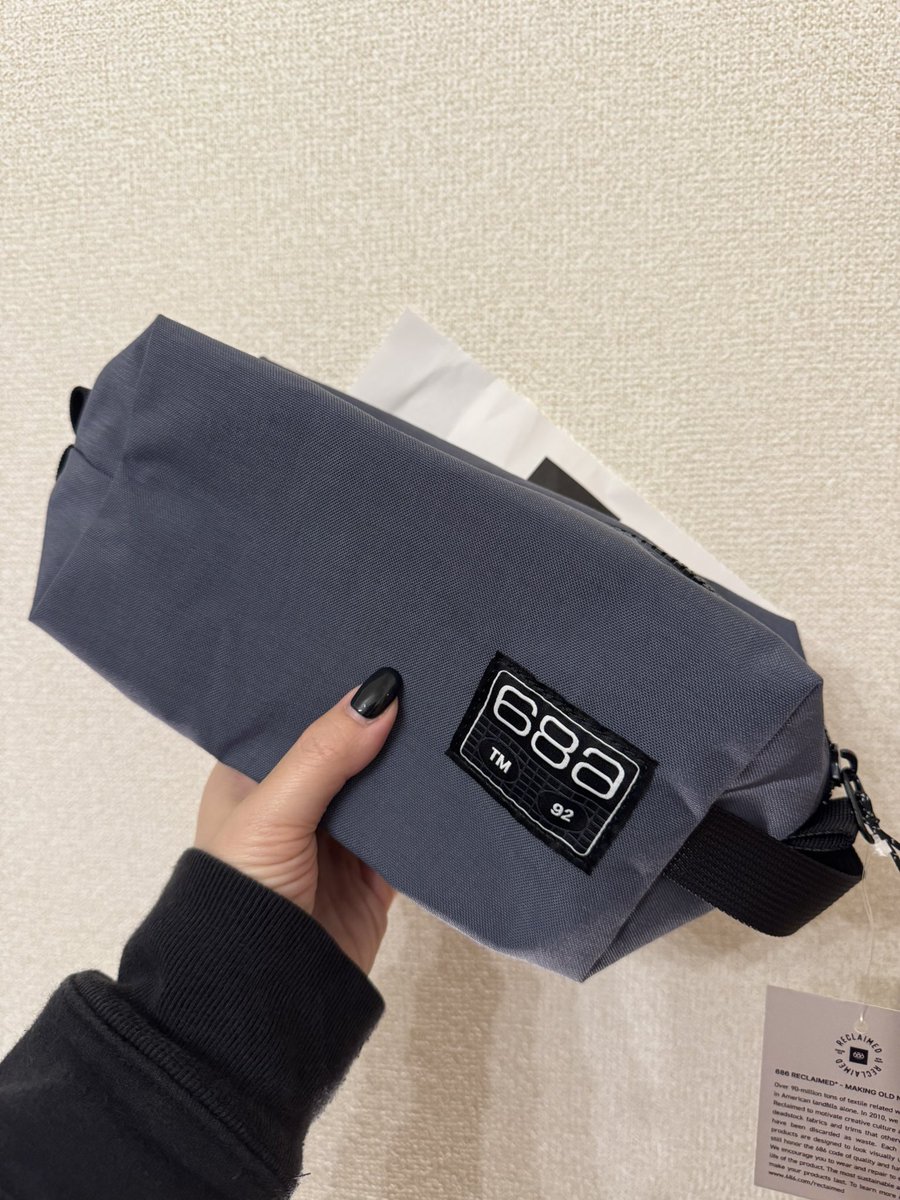 _snow___snow's tweet photo. 686のTheDayPhotoキャンペーン当選してポーチ届いた🎁見た目より容量たっぷりなポーチ✨ https://t.co/x4jJwA9VQm