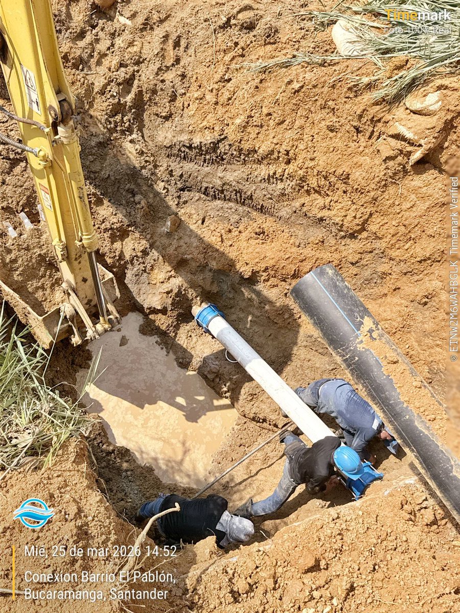 acueductobga's tweet photo. 🚧#DeServicio nuestro equipo de redes trabaja de manera continua en la reparación del daño presentado en la conducción Angelinos - Colorados.
Seguimos comprometidos con el restablecimiento del servicio lo antes posible. https://t.co/hVNeOYGzhl