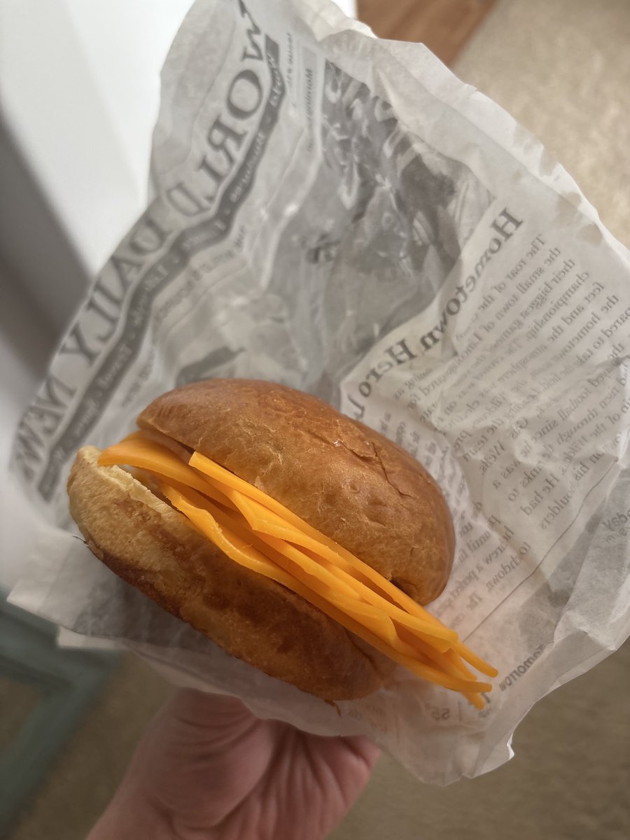 Chris_Gold's tweet photo. @CharcoalGrill this is an “ultimate” grill cheese? Someone needs to do better… https://t.co/xpts6yWNx6
