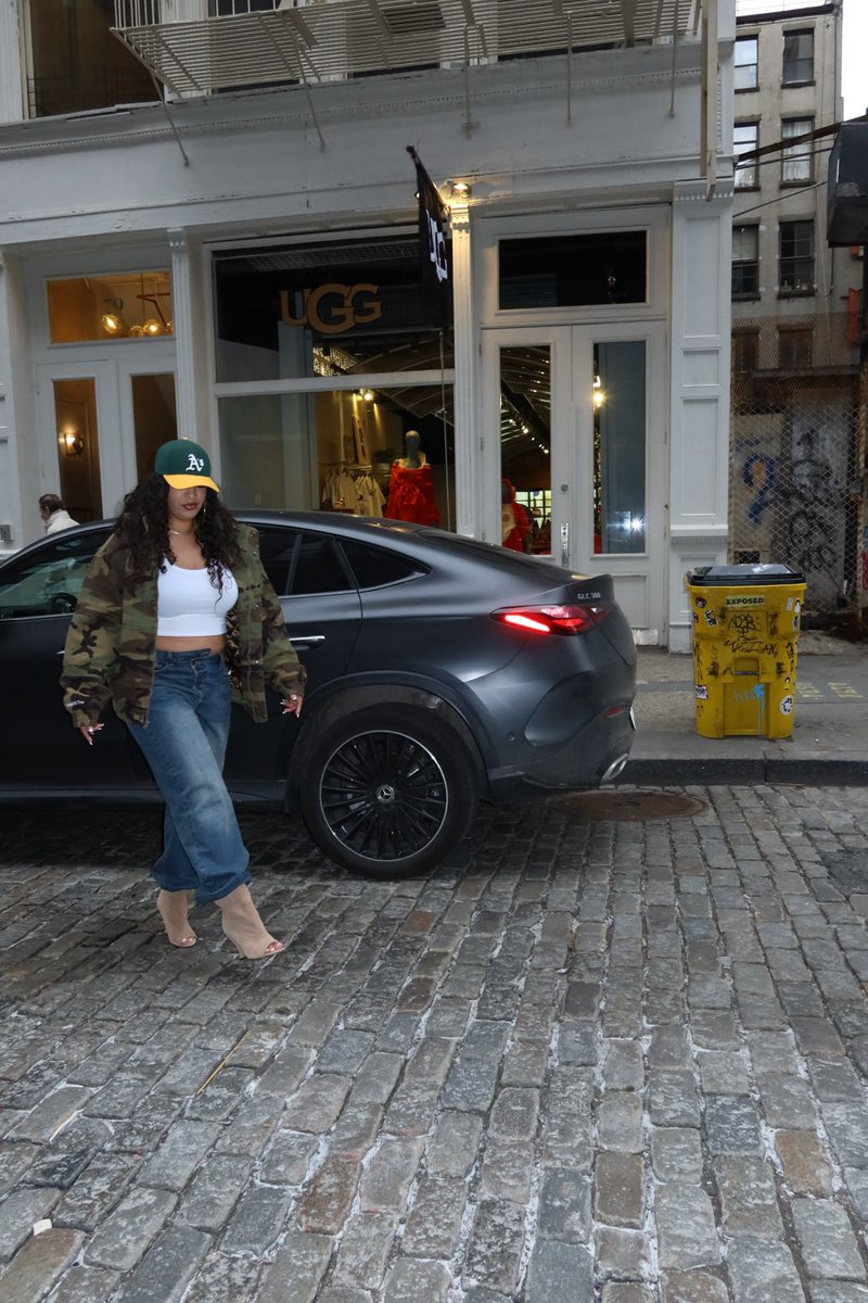 QbBabeh's tweet photo. She said she wanna go to SoHo 🛍️ https://t.co/yTMQLIYAhf