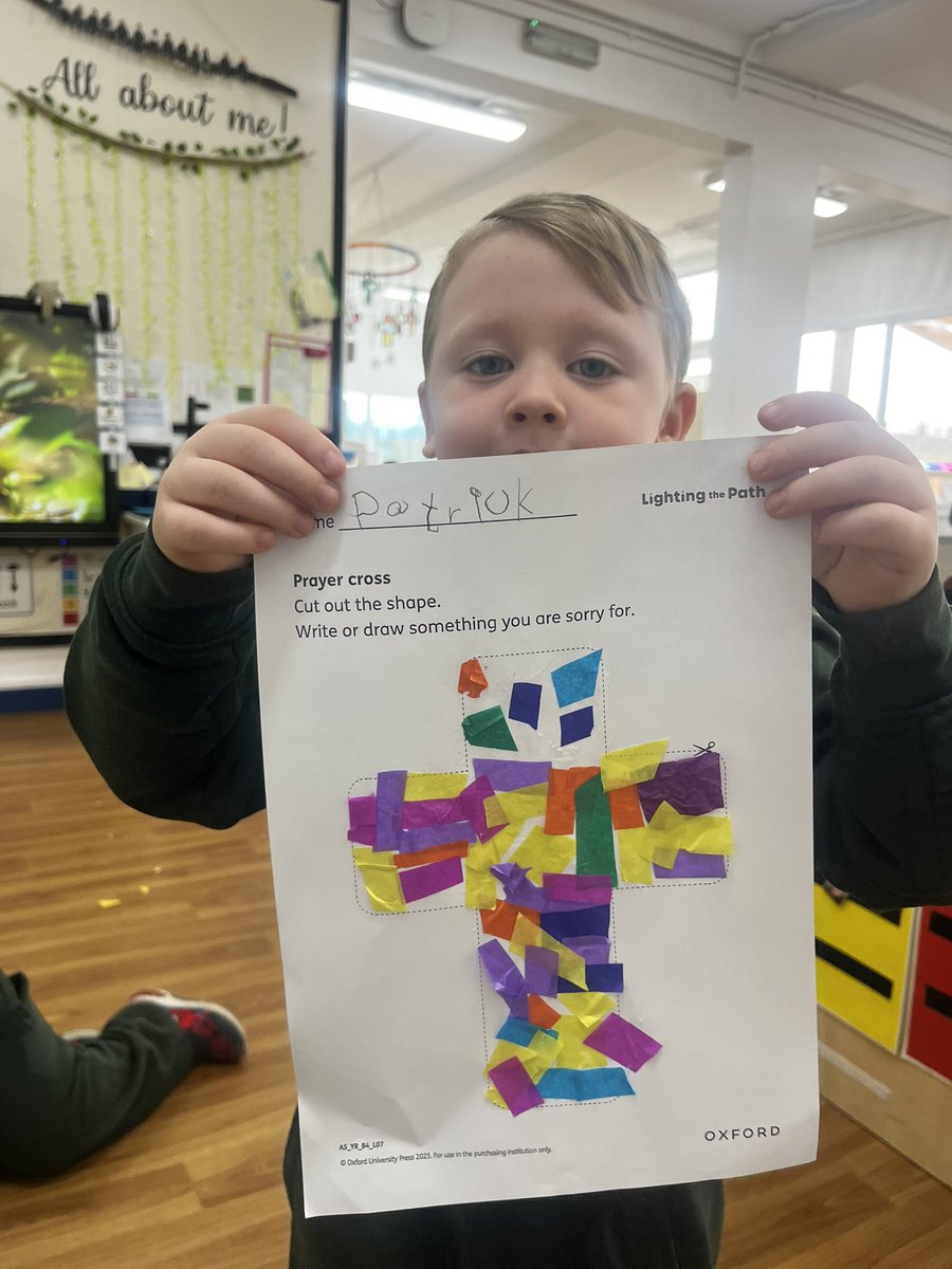 MissMiller_EYFS's tweet photo. Look at these beautiful crosses we made to help us remember the story of Good Friday #StAmbCathLife https://t.co/UFCXn23djI