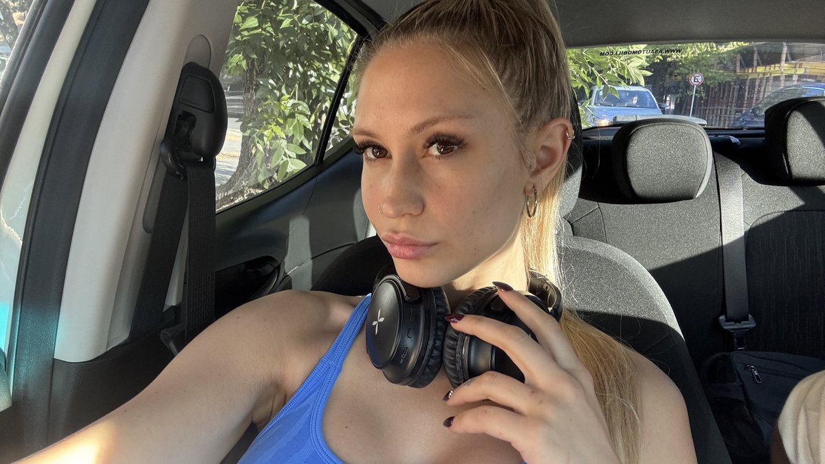 Lily Blake tweet media