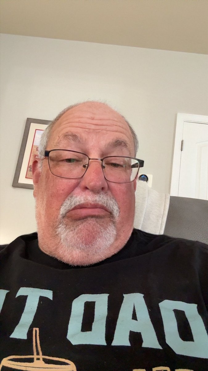 Steve_TheAuthor's tweet photo. What should I be doing? Writing. What am I doing? Playing with Snapchat filters of course….. https://t.co/4P1vxRZZqL