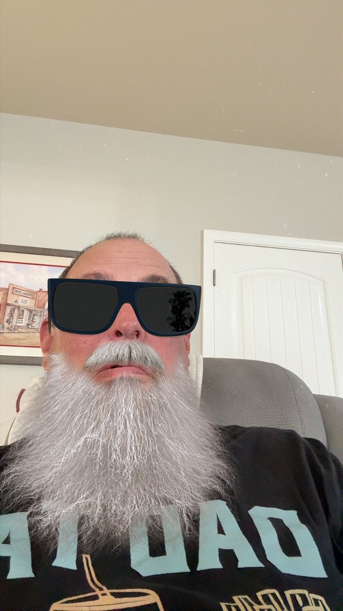 Steve_TheAuthor's tweet photo. What should I be doing? Writing. What am I doing? Playing with Snapchat filters of course….. https://t.co/4P1vxRZZqL