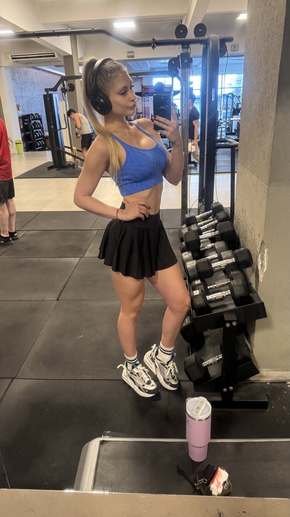 Lily Blake tweet media