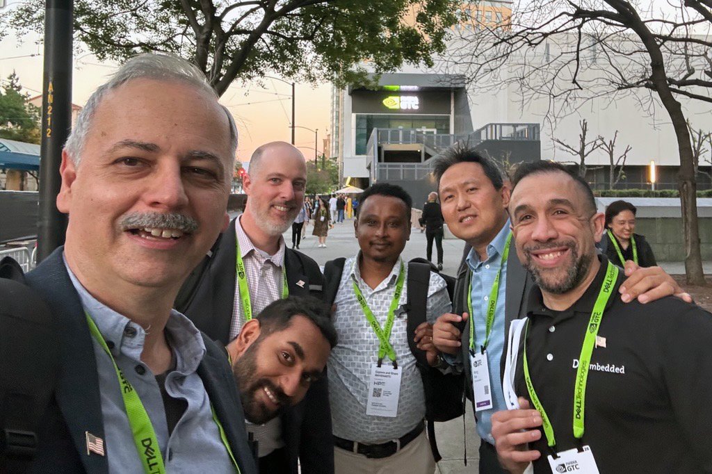 D3 Embedded tweet media