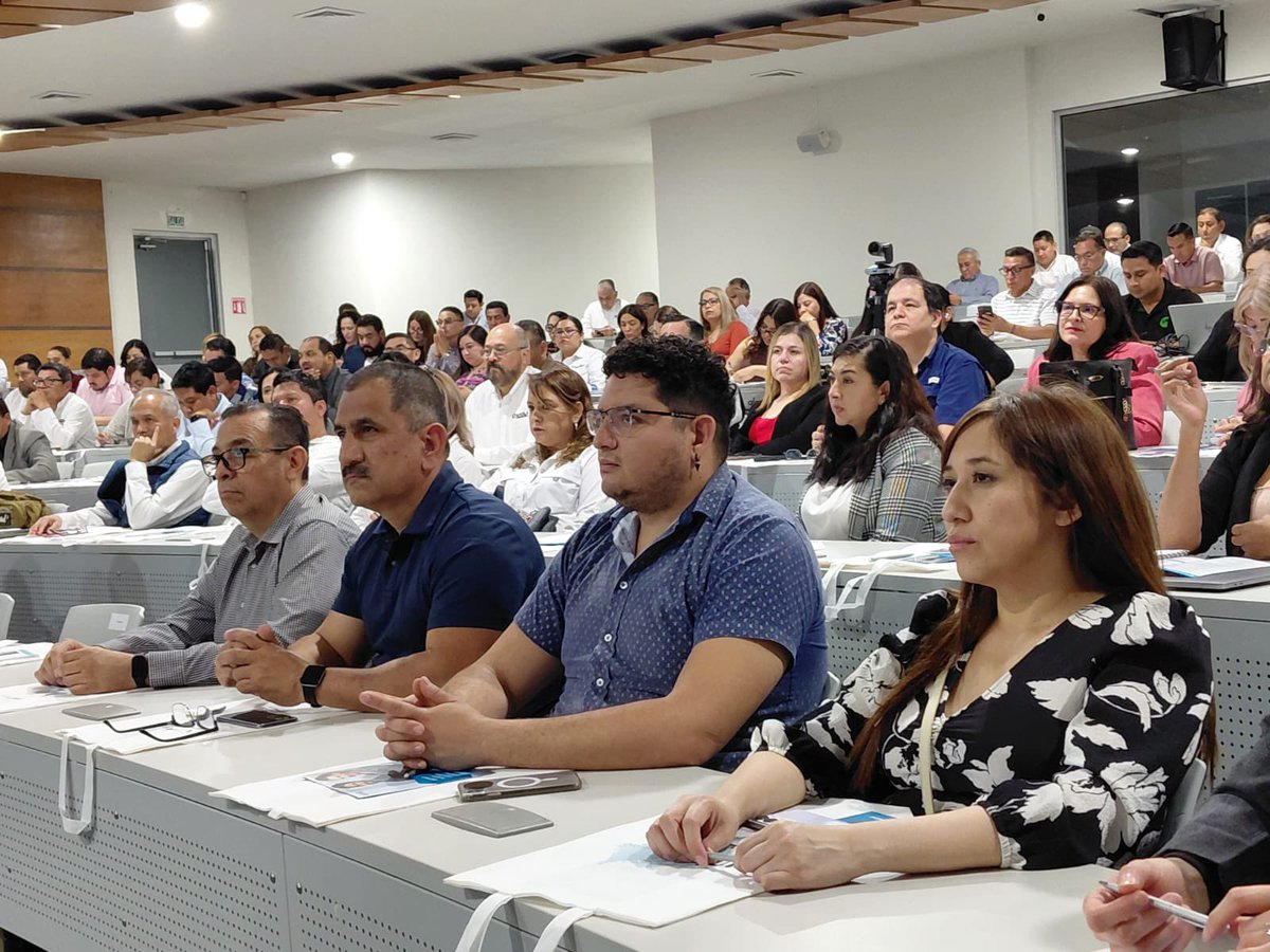 SEFIRC_COAH's tweet photo. #SEFIRC y @UNIRuniversidad ofrecieron la conferencia “Inteligencia Artificial Generativa en la Administración Pública Estatal” para fortalecer los procesos administrativos y la profesionalización de servidores públicos 

#CoahuilaPaDelante
#APasosDeGigante
@GobDeCoahuila https://t.co/fnc2GfocQs