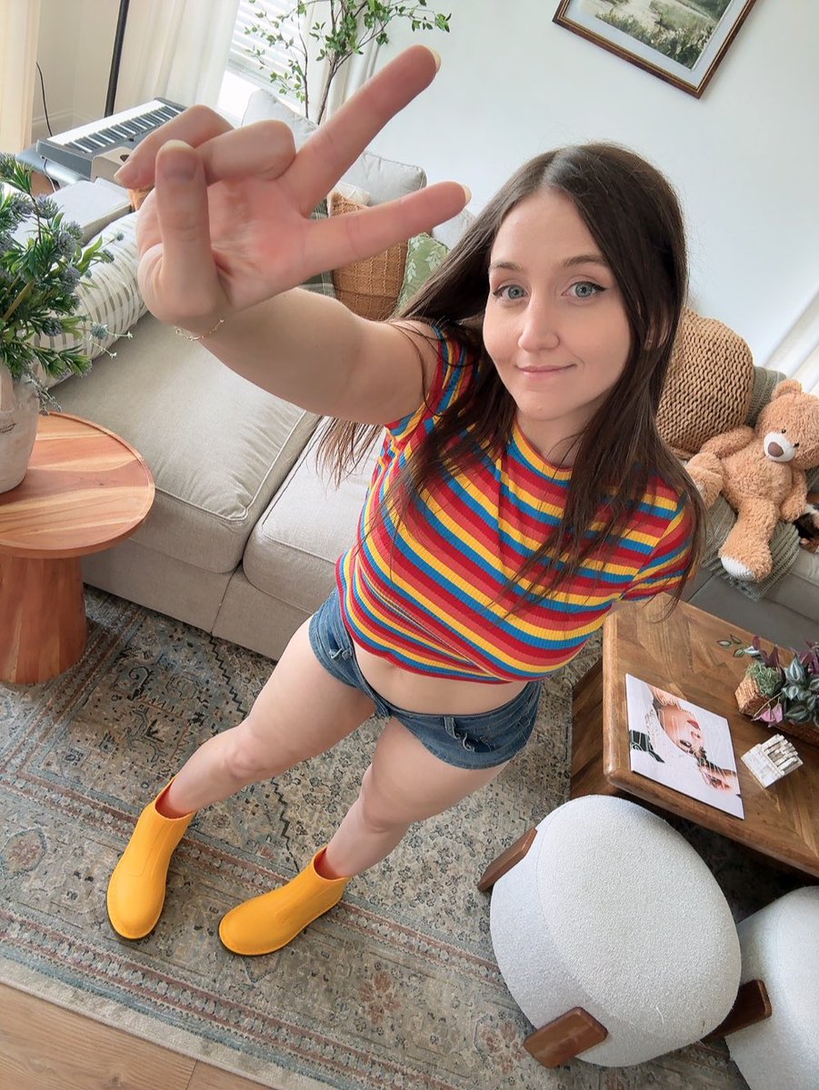 Ellesquishy tweet media