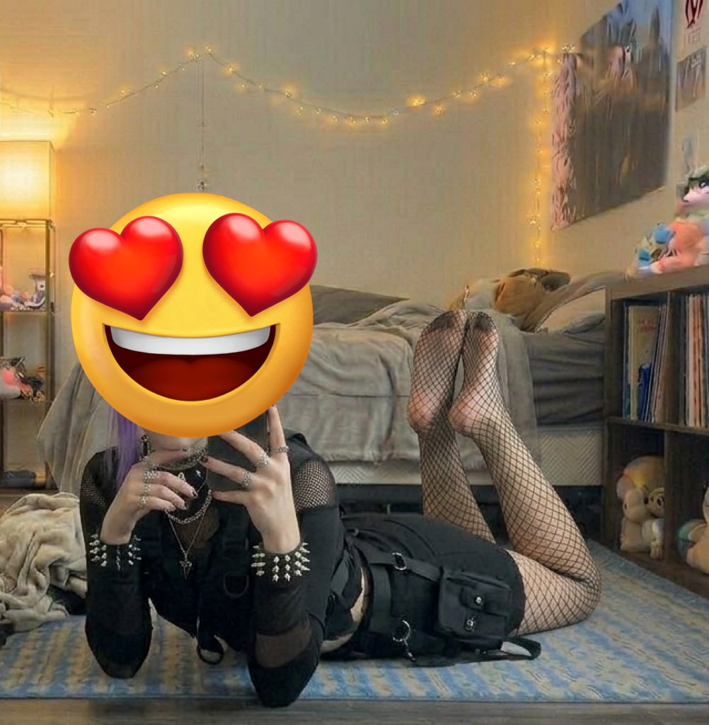 depravedloserd's tweet photo. Getting the sudden urge to suck on mommy’s feet? https://t.co/DnKv2ASg0G