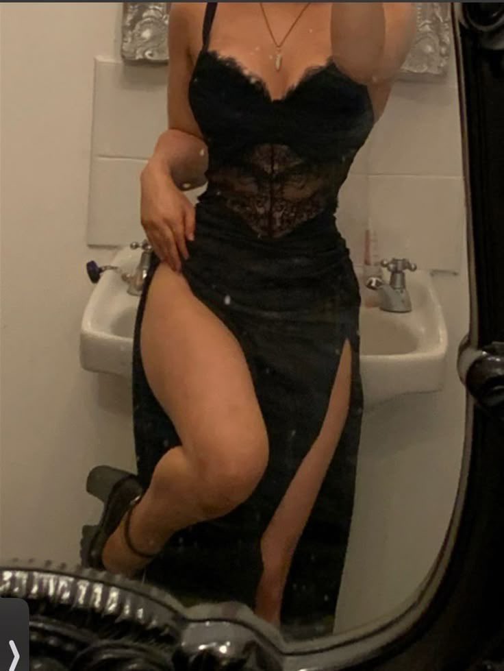 WHO LEFT THIS DRESS AT MY DOOR!? 😮‍💨😵‍💫😵‍💫

IT WAS A GIFT! I READ THE NOTE

BUT I DON’T RECOGNIZE THE HANDWRITING 

-🐹