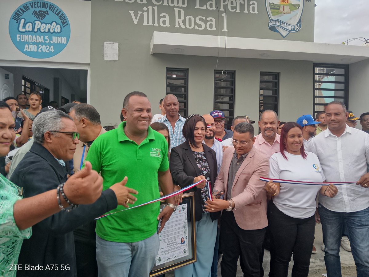 jaquezprofe's tweet photo. Cada construcción aporta soluciones en las comunidades de Santiago Oeste. A cargo de Eddy Baez. https://t.co/MVysBdX9AZ
