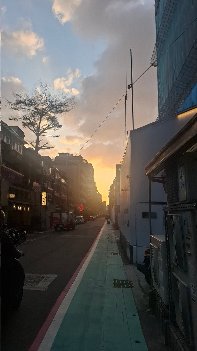 進急診、可愛的衣服、新指甲、好看的天色