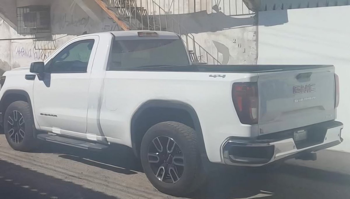 AguedaBarojas's tweet image. En #Guaymas los asaltos a mano armada son parte de la normalidad.
Ayer se metieron hombres encapuchados a una casa de 2 adultos mayores y los dejaron sin nada, hasta el carro se llevaron.
Sabe que hizo la #AMIC ?
NADA, aun cuando les dijeron en dónde se encontraba el auto.
1/3