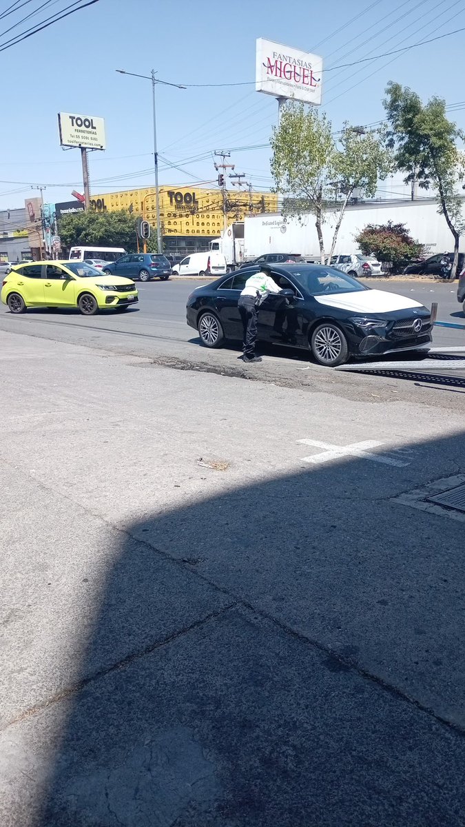 taviole's tweet photo. @SEMOV_Edomex @MovilidadTlalne policías de tránsito extorcionando en RioLerma y Gustavo Baz
Pidiendo $$$$$$ https://t.co/3XNk38ft7V