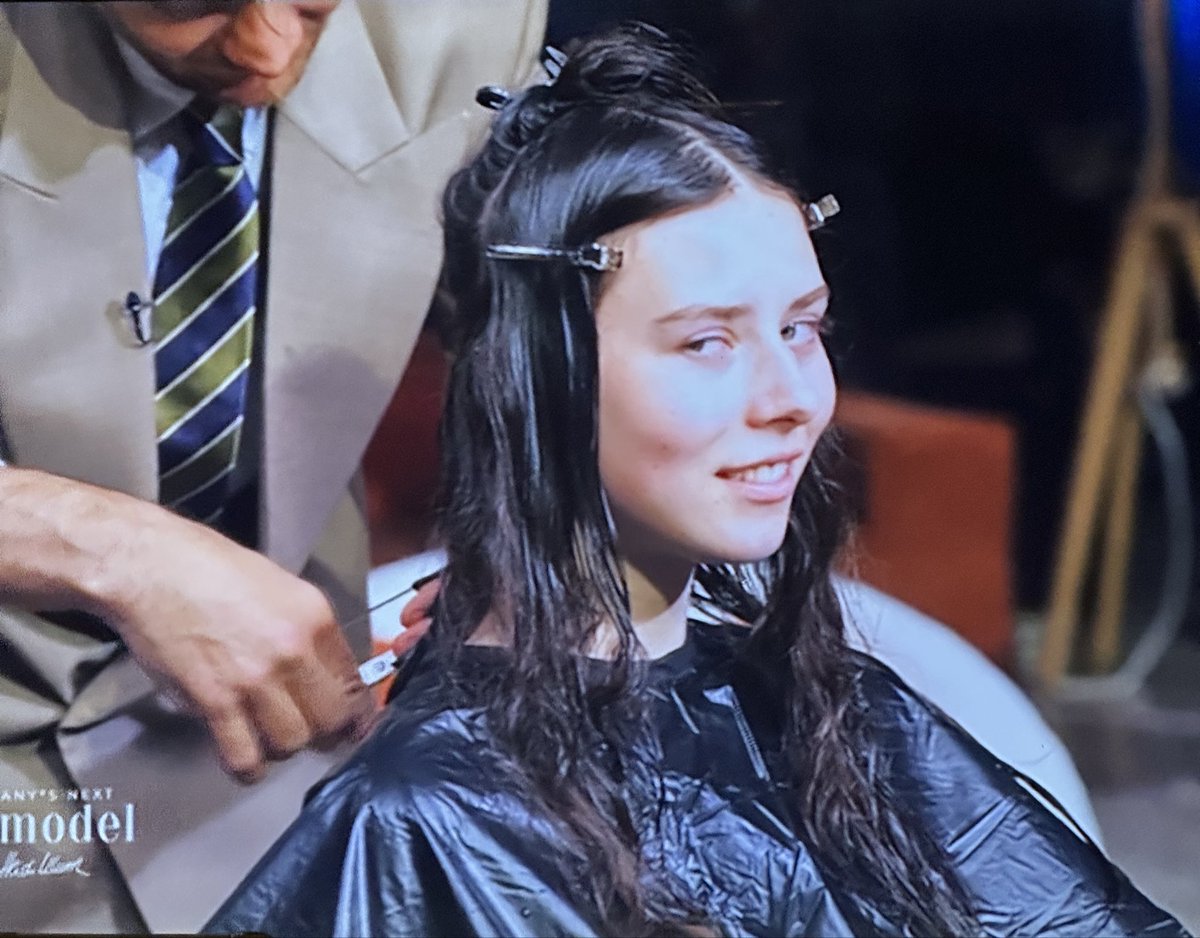 md_creations_'s tweet photo. Wenn sie wieder mit dem “kurze Haare sind nicht feminin” / “Ich will nicht wie ein Mann aussehen” bums anfangen 🙃 #gntm https://t.co/zwzfBYqxAr
