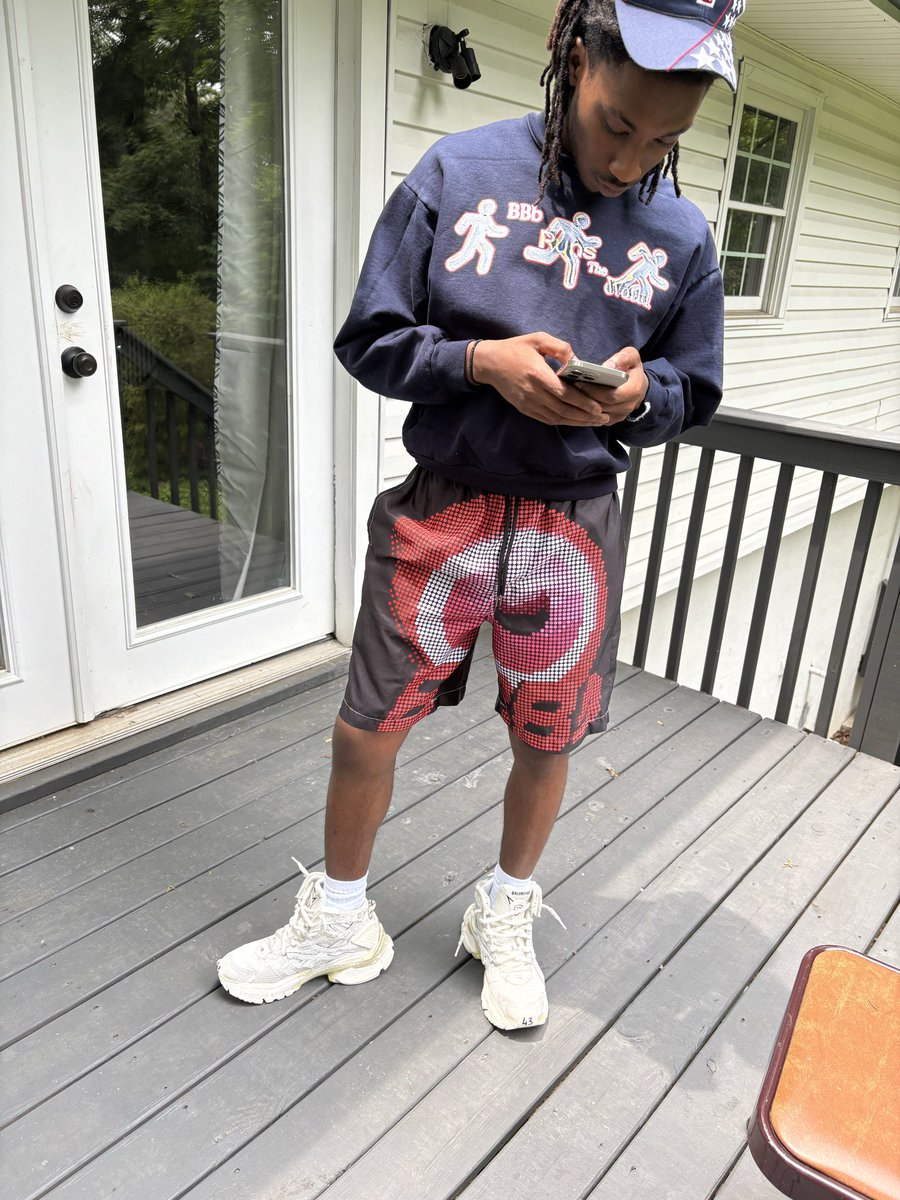 Bbbhives tweet media