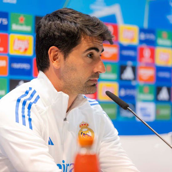 🗣️😳PAU QUESADA sube los DECIBELIOS en la RUEDA DE PRENSA posterior al CLÁSICO.

⬜️Y cuando yo te tengo, me quemo por dentro. Y más, y más de ti yo me enamoro. 
Tú eres lo que quiero. Tú eres mi tesoro... 

(Coro) 

Ave María ¿Cuándo serás mía?