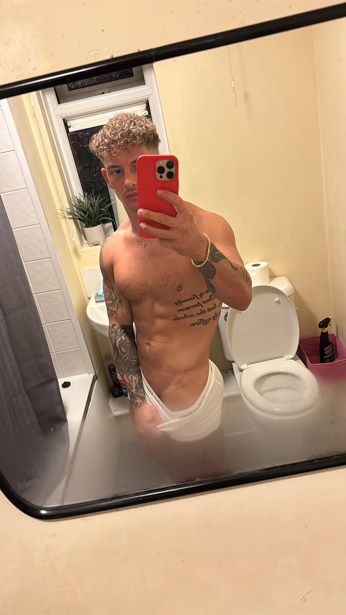 Work Pants Guy 😳 tweet media