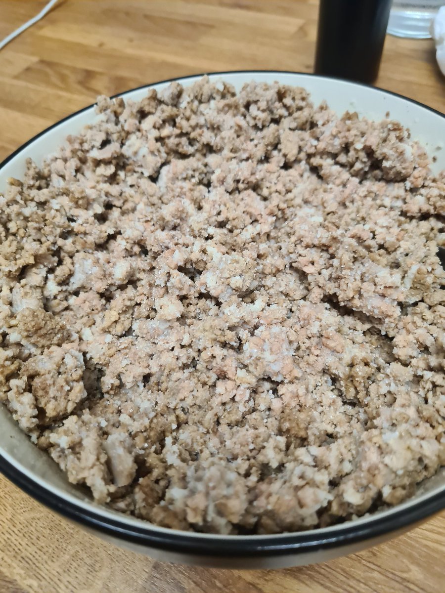 I cooked this high fat ground beef last night and let it set and soak up the fat and ate it cold tonight for tea, and it was surprisingly very good 😋